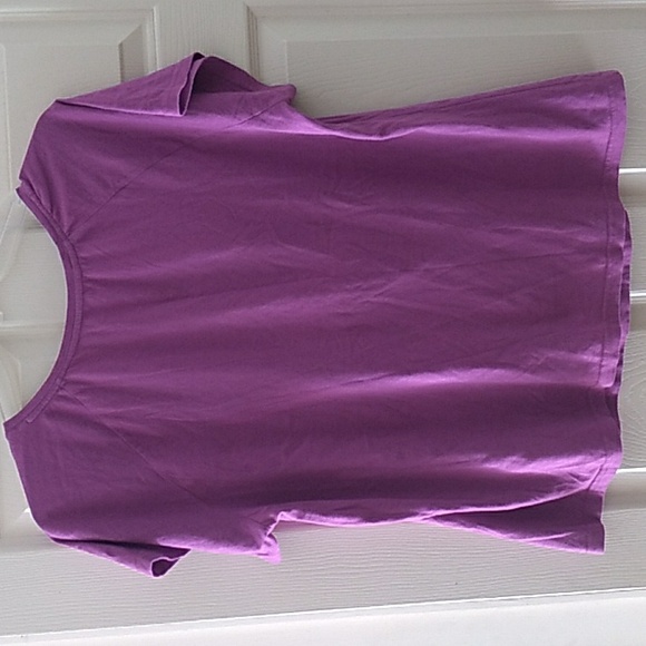 T-Shirt - Picture 4 of 4